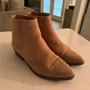 Women’s size 8 tan booties
